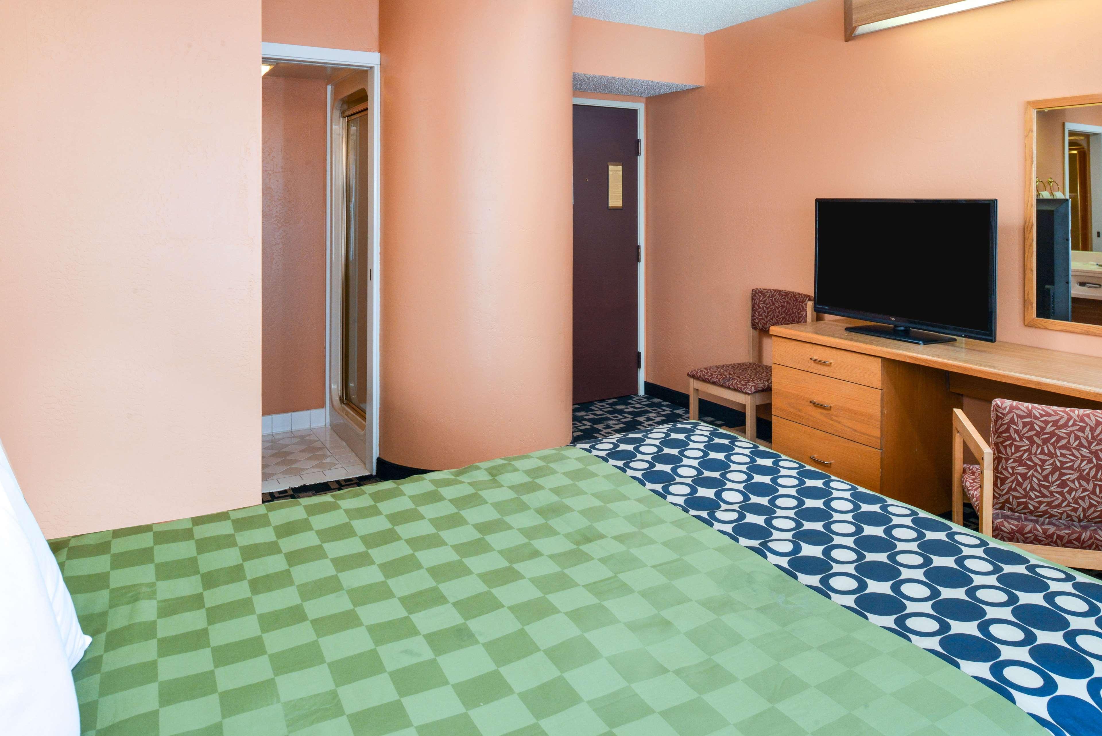 רולינס Americas Best Value Inn מראה חיצוני תמונה