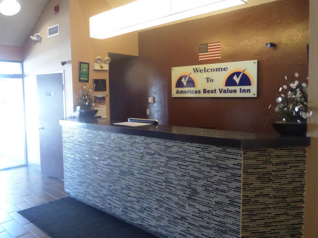רולינס Americas Best Value Inn מראה חיצוני תמונה